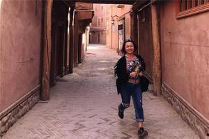 喀什街坊吃瓜群众视频,夏日街头欢乐时光